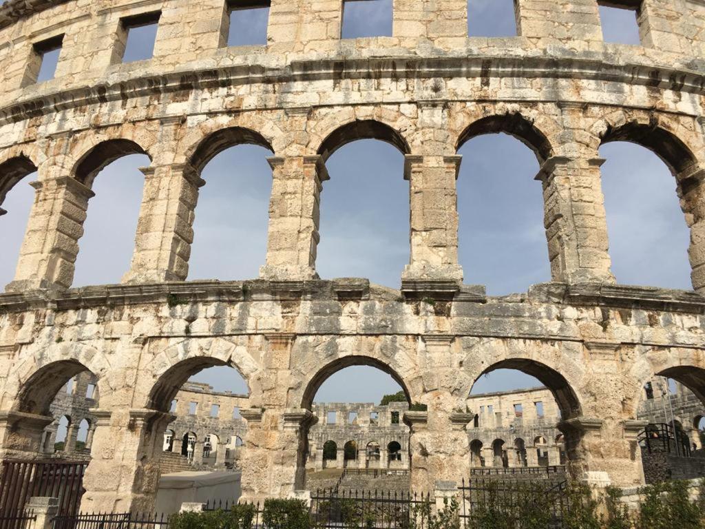 Luxury Old Town Apartment Pula Exterior foto